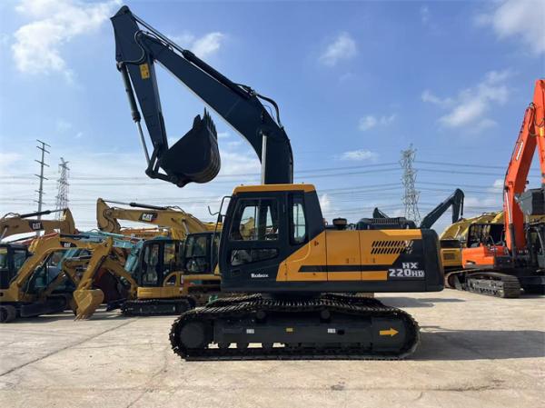 Bon état d'occasion Hyundai Hyundai HX220 HD pelle d'occasion Hyundai HX220