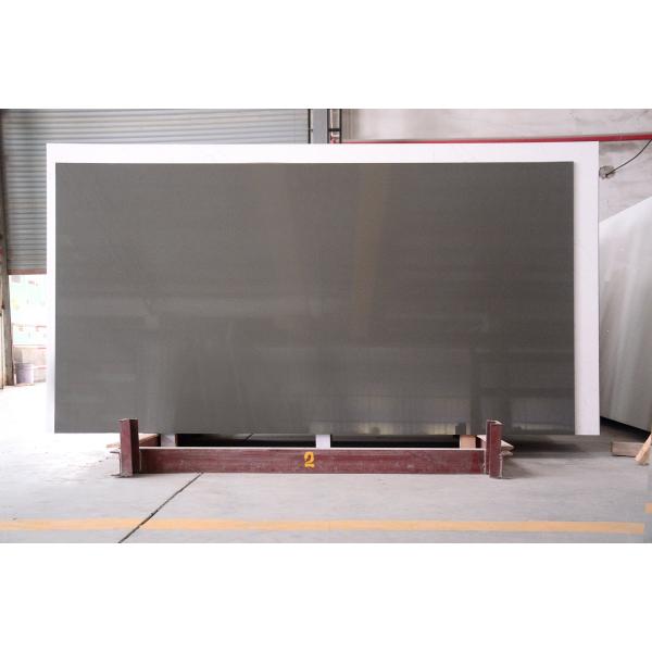 Чистым серым кварцевым камнем спроектированы каменные столешницы сопротивления удару Кунтертопс