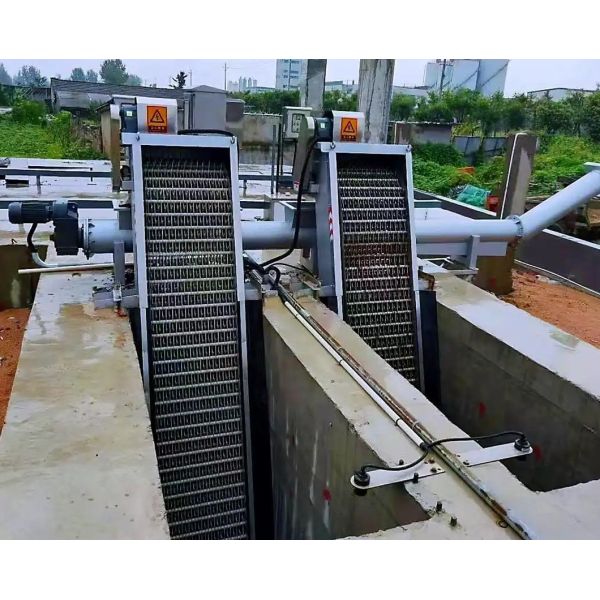 Rotary bar screen