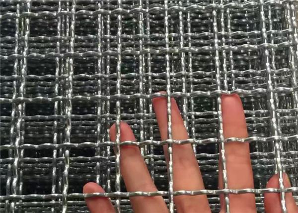 Malha de arame trançada resistente ao desgaste de 10 mm com orifício de trama simples de aço inoxidável frisado