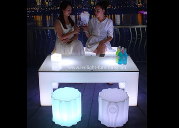 A cadeira dada forma coto da barra do diodo emissor de luz do RGB, ilumina acima os tamboretes de barra recarregáveis para crianças