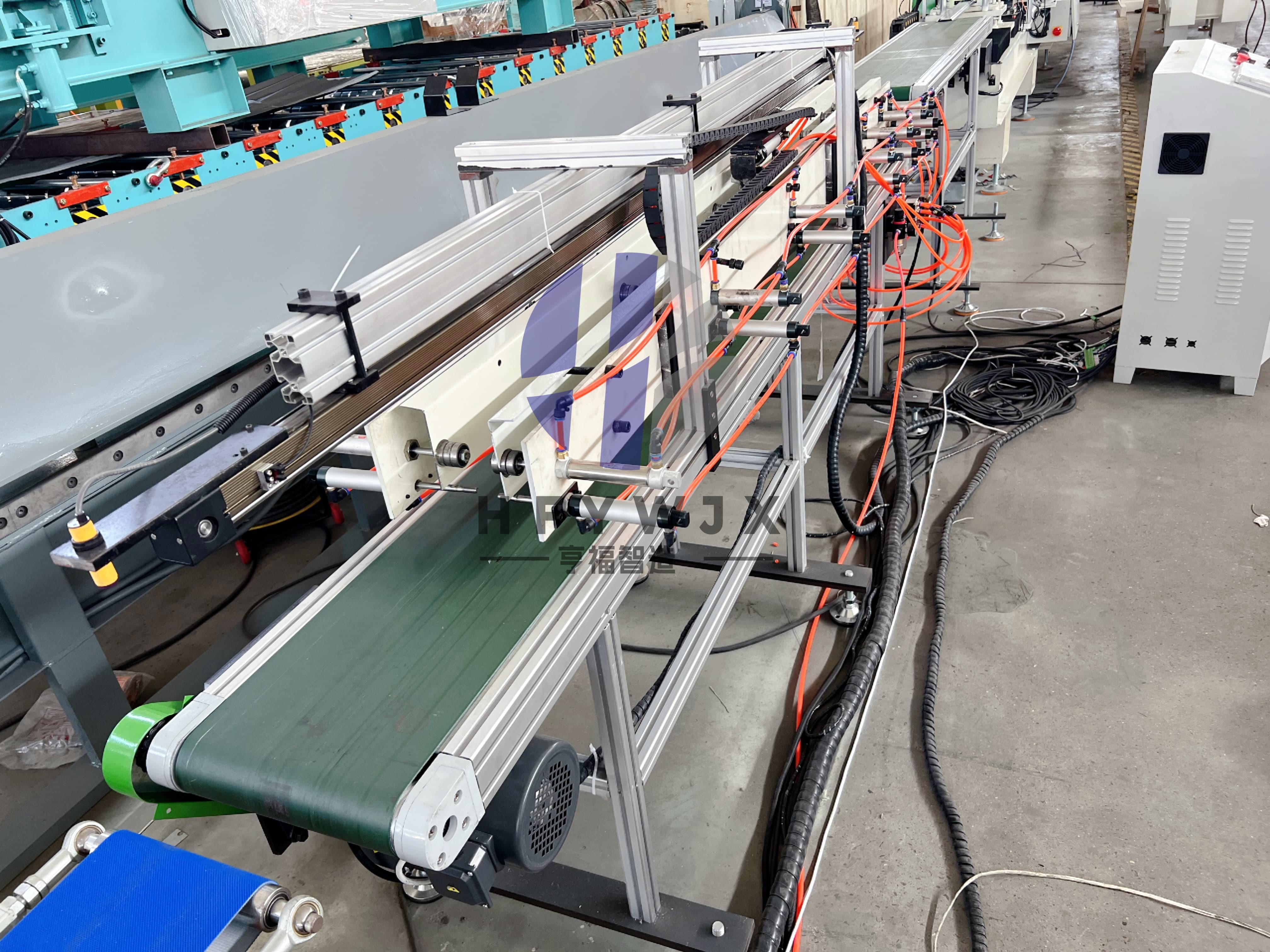 High Performance Fence Roll Forming Machine with Non-stop Flying Shear Cutting, 16 Rows Rollers, and Automatic Stacking