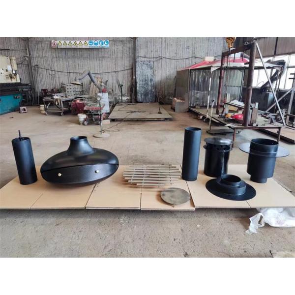 Черной деревянной горящей на открытом воздухе камин огня топления стальной приостанавливанный ямой вися