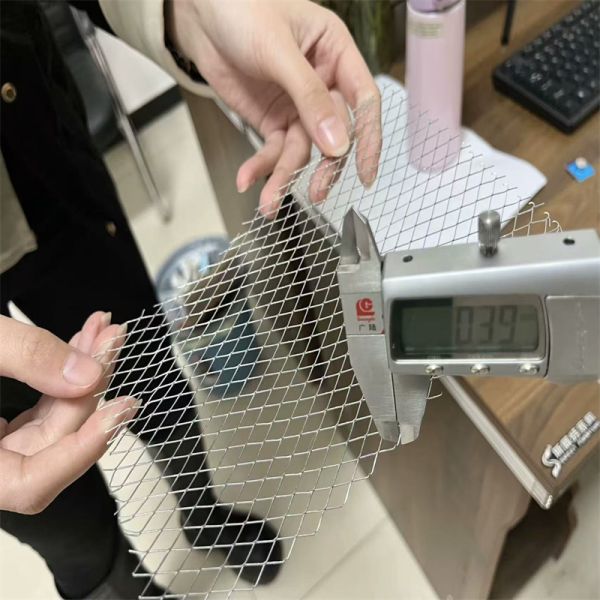 4mm Thickness Low Carbon Steel Expanded Metal Mesh for Industrial Platform with Diamond Openings