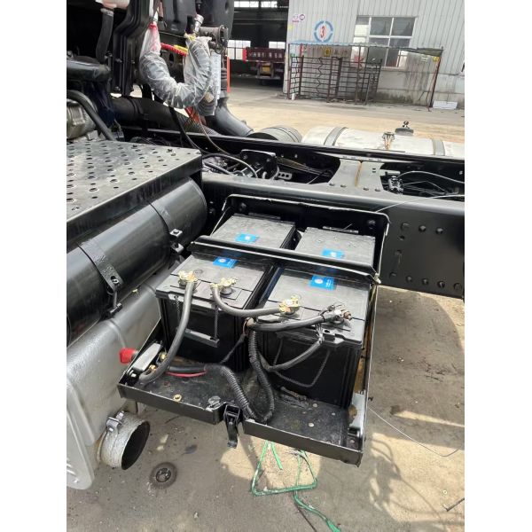 SHACMAN dump truck, equipped with a quick-shift gearbox and a diesel engine