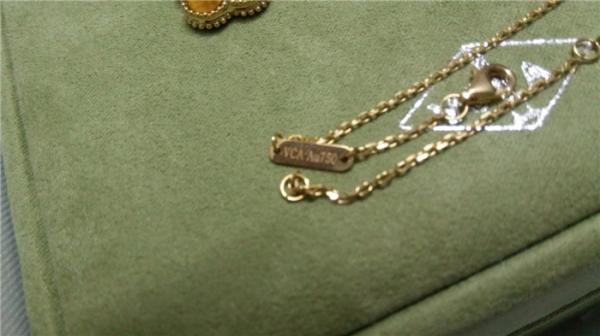 Van Cleef & Arpels Alhambra 18K yellow gold necklace with new stamp lock