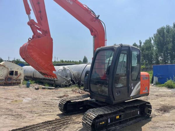 Excavadora usada Hitachi ZX 70: Máquina compacta confiable para proyectos de construcción y paisajismo