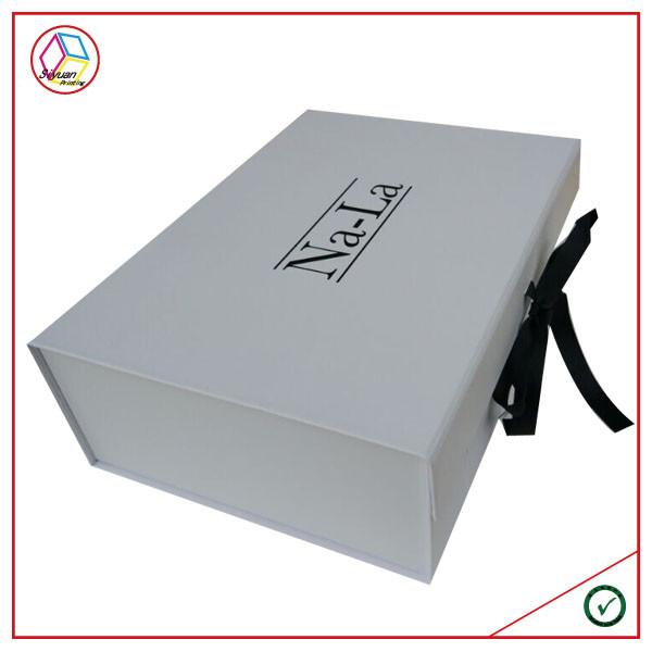 Foldable Rectangular Rigid Gift Boxes Plastic Coating With Ribbon Decoration
