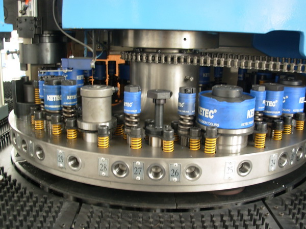 Máquina de perfuração hidráulica 60 m/min da torreta do CNC com sistema de FANUC