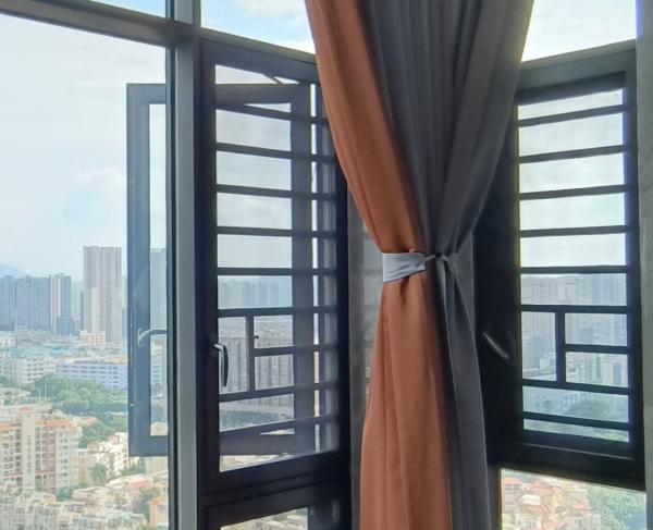 Aluminum Frame Swing Out Windows Customized With Tempered Insulated Glass