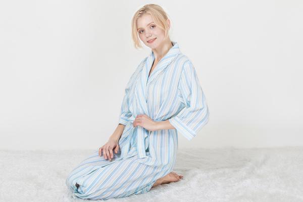 Beautiful 3 4 Sleeve Nightdress , Womens Night Robes With Lace Placket 5CM Waist Tie