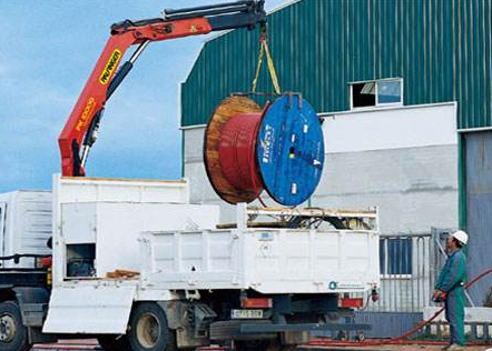 Folding Boom Truck Mounted Crane, 6.72 T.M Hydraulic Truck Crane xcmg