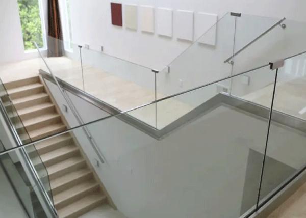 Modern Interior Glass Railing Balcony / Tempered Glass And Aluminum Deck Railing Customized Size Aluminium Decking Balustrade
