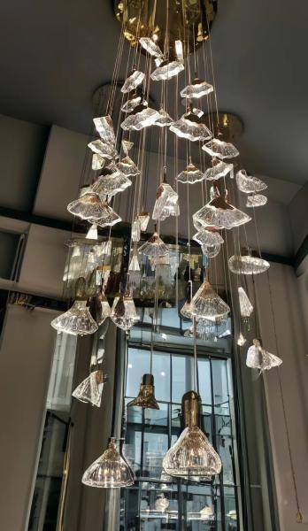 Lustre en cristal de luxe en forme de ventilateur, haut plafond, longue échelle, lustre pour la décoration familiale d'hôtels.