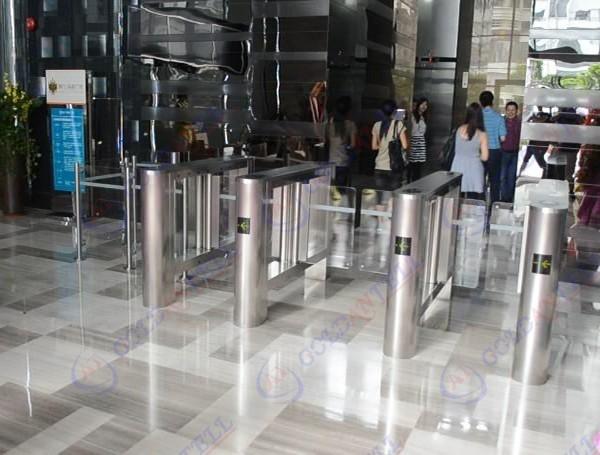 Porte de barrière à bascule rapide avec lecteur de code QR RFID