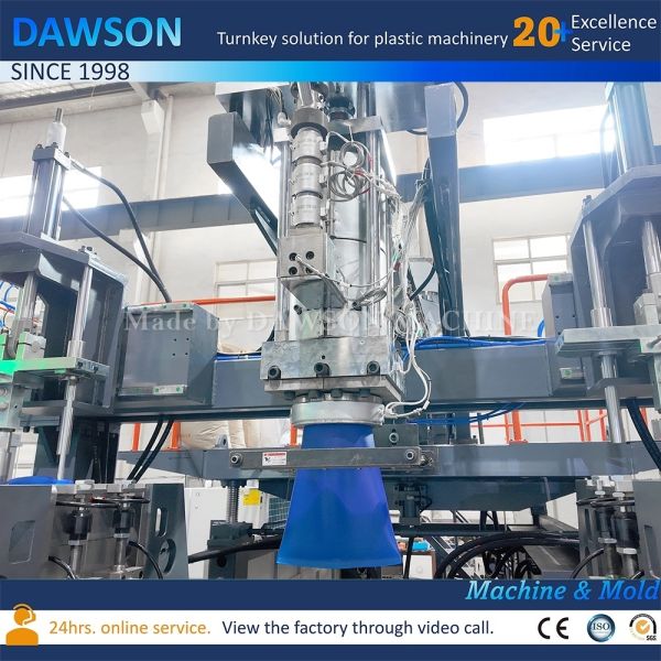 4 Screw Heating Zone Plastic Blow Molding Machine HDPE Jerrycan Bottle Production Line Clamping Force 270 KN Technology