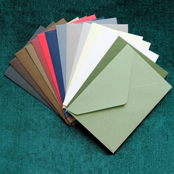 Couleur pure Retro Simple Carton de voeux en papier kraft multicolore Enveloppe de stockage Enveloppe