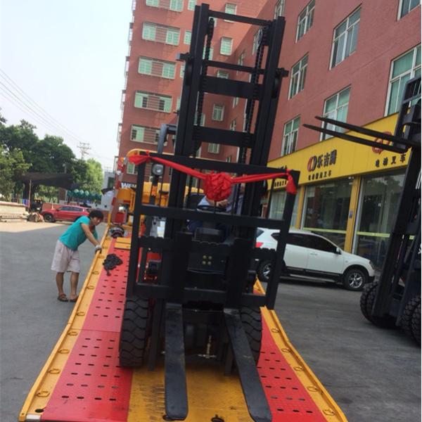 Hydraulic Transmission 3 Ton Warehouse Lift Truck With 2 Stage Mast And Diesel Engine