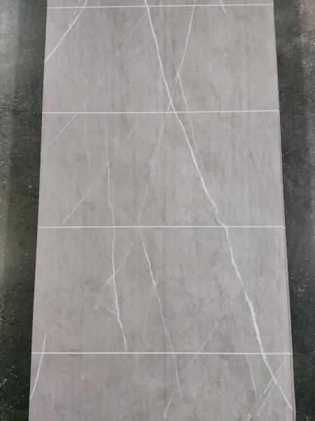 Tejas de pared de SPC hechas a mano en 2600 * 960mm Tamaño con características impermeables y anti-rasguños
