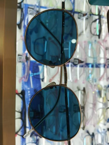 Fashionable men's goggles for outdoor sports paired with cool styling fashionable influencers handsome outfits trendy accessories