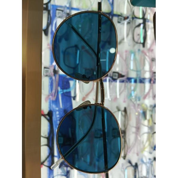 Fashionable men's goggles for outdoor sports paired with cool styling fashionable influencers handsome outfits trendy accessories