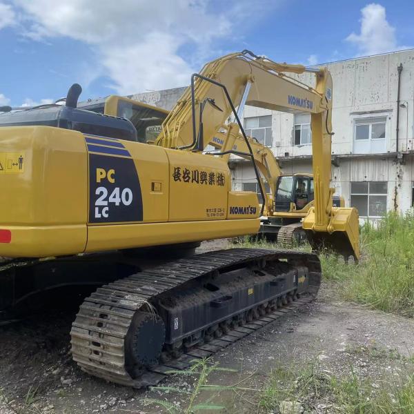 Excavateur Komatsu PC240 de seconde main avec une capacité de seau de 1,2 m3 en excellent état