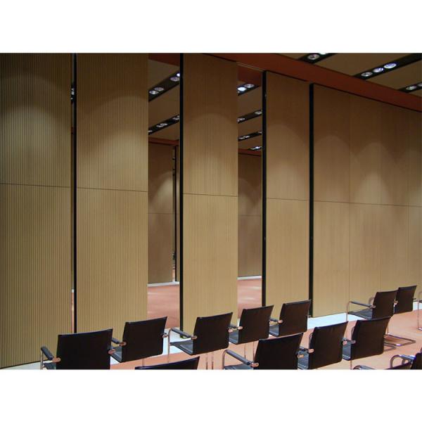 Partitions mobiles insonorisées personnalisables conçues pour les environnements éducatifs