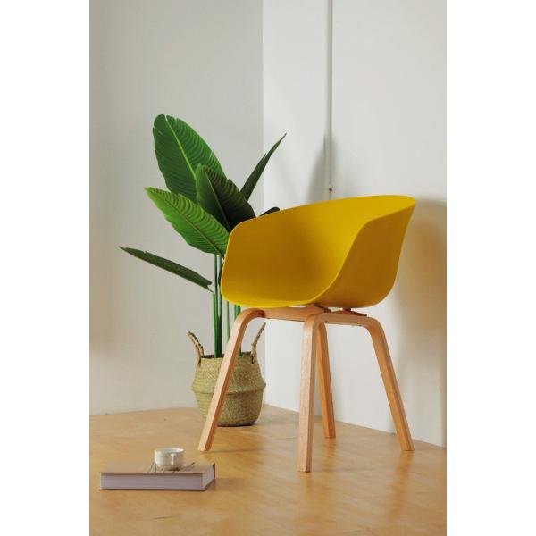 Dust Proof White Chair With Wooden Legs 80cm Polypropylene Outdoor Dining Chairs