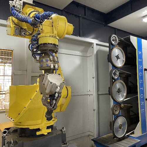 Integrated Robotic Buffing Machine Multi Head Abrasive Belt Surface Finishing Center