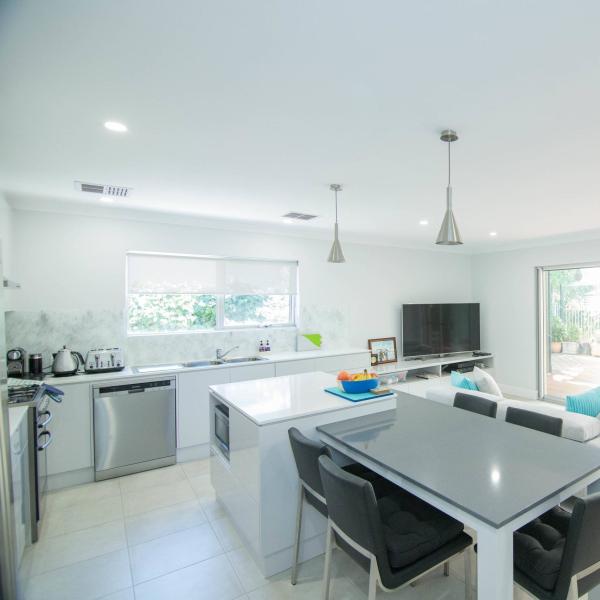 Moisture proof Open Handless Lacquer Kitchen Cabinet For Apartment