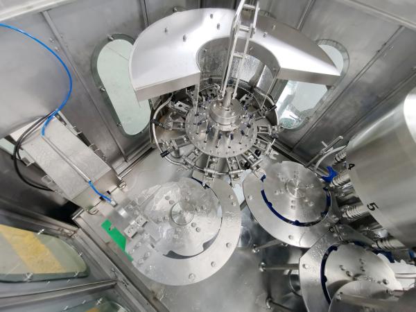 Small Capacity Rinsing Filling And Capping Machine For Glass Bottled Spirits With Crown Cap
