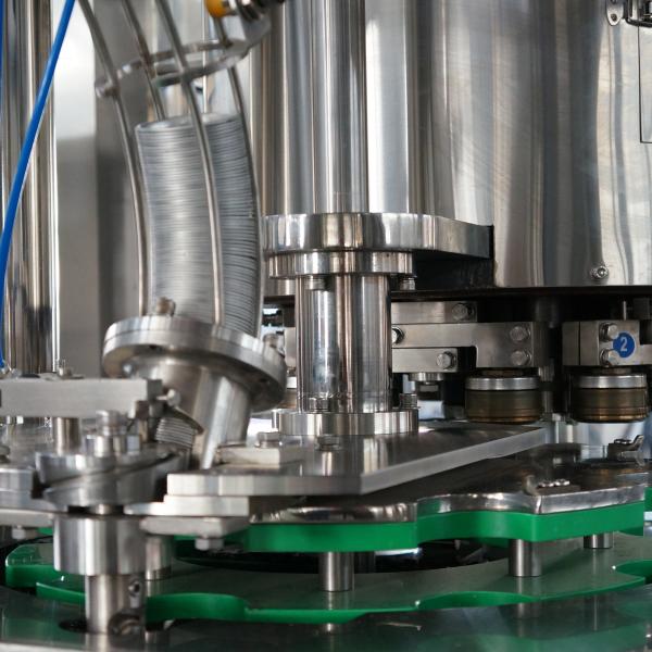 6 l'aérosol automatique de la machine de mise en conserve de têtes 200cPM-400cPM peut équipement remplissant