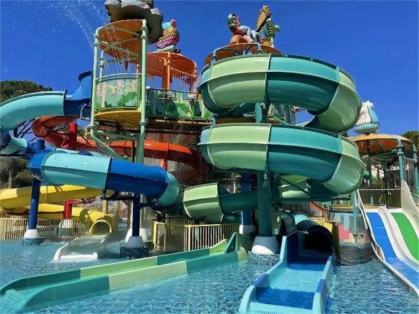 OEM Water Amusement Park Equipment Colorful Fiberglass Slide Set
