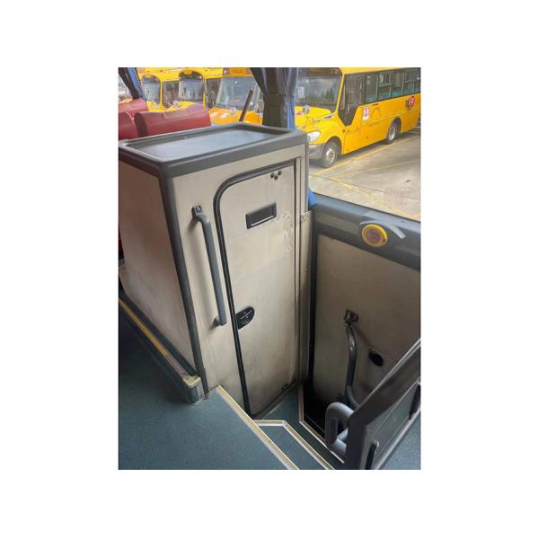 47 мест Подержанный туристический автобус Левый руль Euro 4 Подержанный автобус Higer