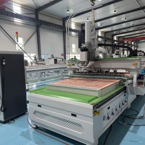 1330A 9kW CNC Nesting Machine With Press Roller 20m/min Max operating speed