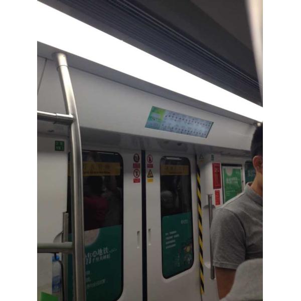 A barra esticada 28 polegadas LCD indica o quiosque do Signage de Digitas para ônibus e estações de metro