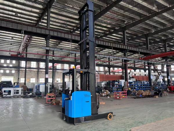 Aumento de altura do empilhador elétrico 13500 mm Carga nominal 2 toneladas 2000 KG 48V 500AH