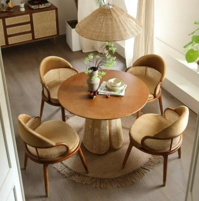 Une table basse minimaliste moderne avec un espace de rangement caché