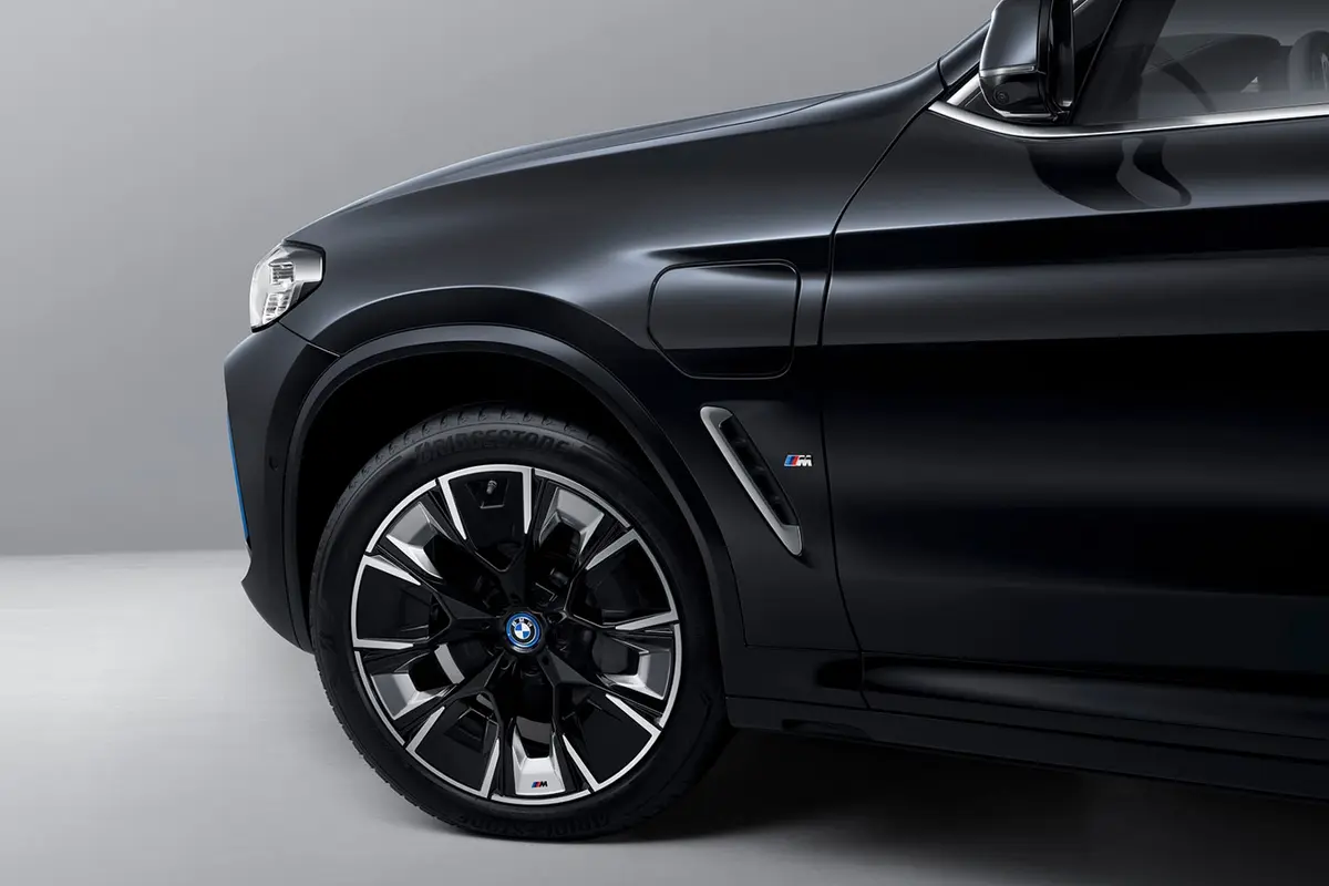 5-дверный 5-местный внедорожник 2024 BMW Ix3 Электромобиль с дальностью 550 км и максимальным крутящим моментом 400 Нм