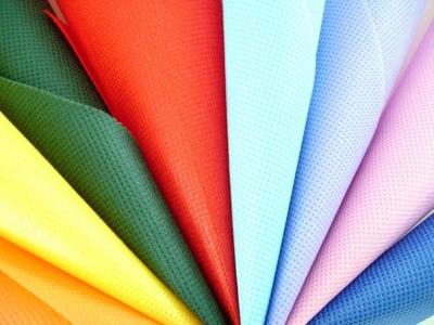 Tissu non-tissé de Spunbond d'ANIMAL FAMILIER résistant à la chaleur du polyester 100% pour des sacs à provisions