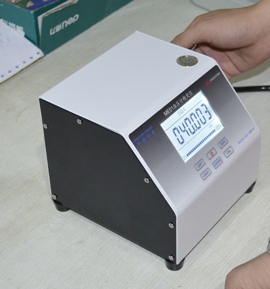 OEM Supported ME01 Precision Sphygmomanometer Calibrator with 0.4bar Pressure Range