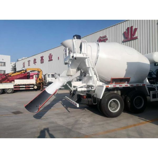 China Hino Sinotruck Shacman Sanyi Schwing Chassis 6m3 8m3 9m3 10m3 12m3 16m3 HOWO Cement Small Concrete Mixer Truck
