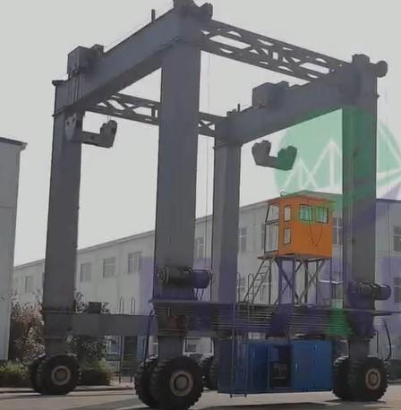 Long Hook Electric Rubber Tyred Container Gantry Crane 10t To 100t  With Cab