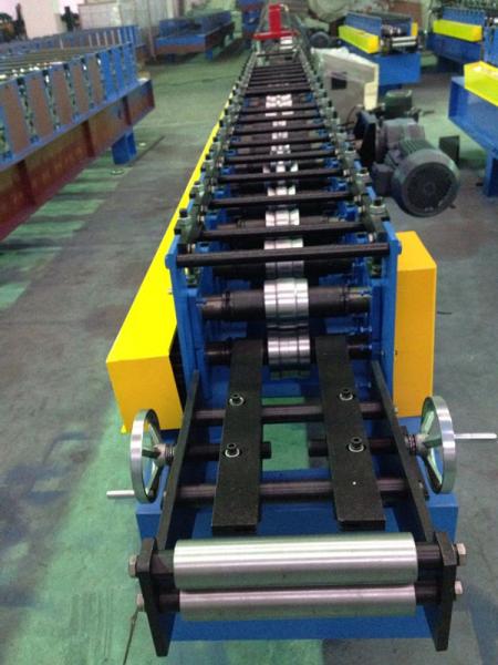 Rolo do teto do grande período automaticamente que forma a máquina com sistema do filme