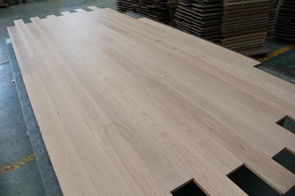 Quality 5 Oak Engineered Hardwood Flooring,  White Washed, Color Old Duchess