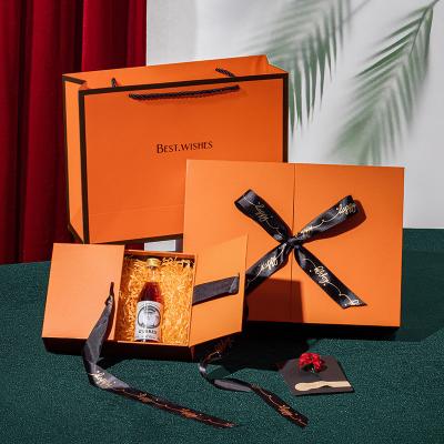 Caixa luxuosa dobrável que empacota, caixa de presente do perfume de papel de dobramento do ímã do cartão