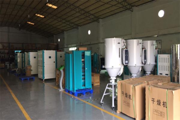 Eficiência de secagem óptima Secador de plástico com potência de aquecimento variada