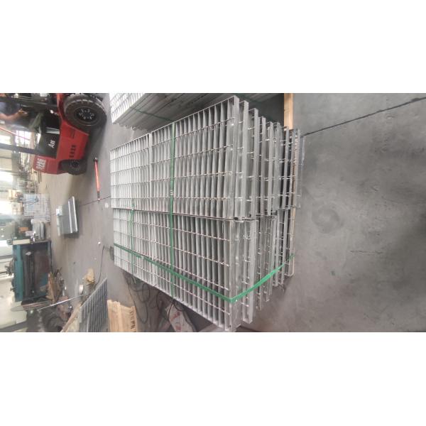 Выход плиты решетки нержавеющей стали прямых связей с розничной торговлей 304 изготовителя плиты решетки нержавеющей стали