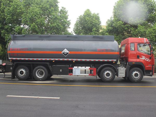 Jiefang Corrosive Tank Transport Vehicle Transporter 19 Cubic Meters EURO 5