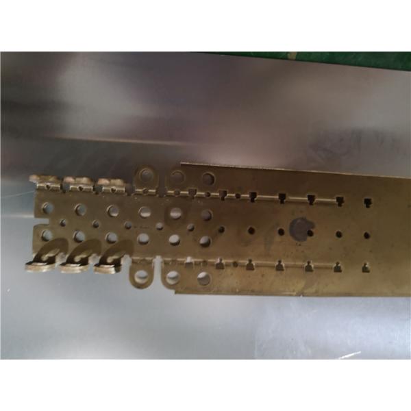 Точность прогрессивная умирает штемпелюя терминал электрического гнезда бронзы светомассы штемпелюя части